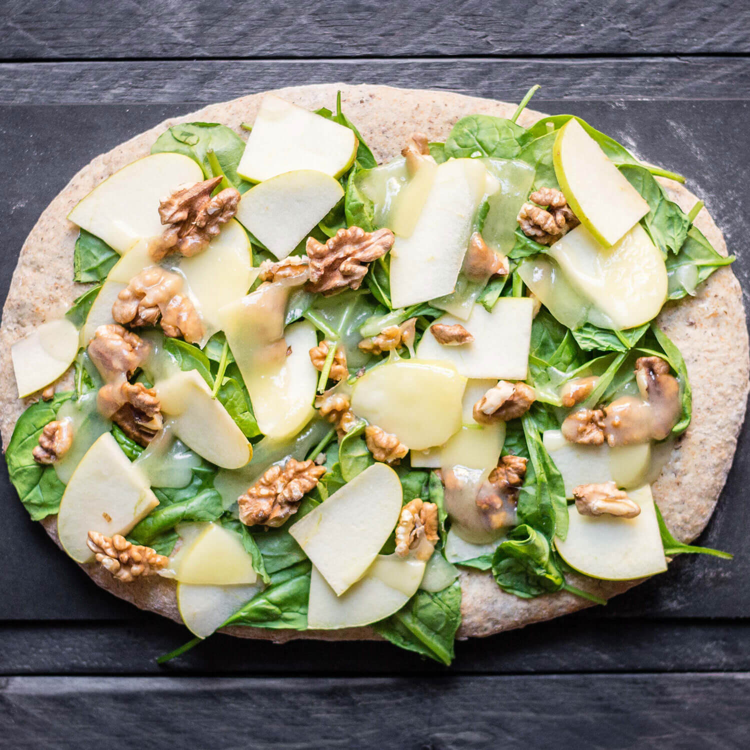 Fladenbrot mit Käse, Apfel und Spinat | Südtiroler Milch